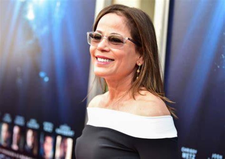 10 Biography Facts About Roxanne Wilshire Net Worth, Husband Gloria
