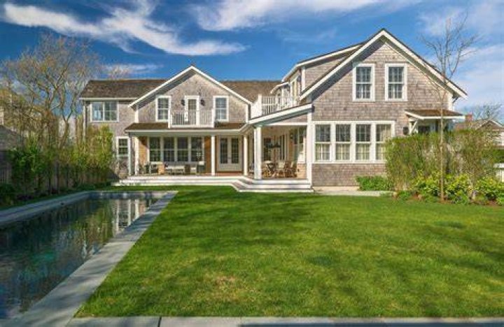 10 Lincoln Avenue, Nantucket, MA Home for Sale