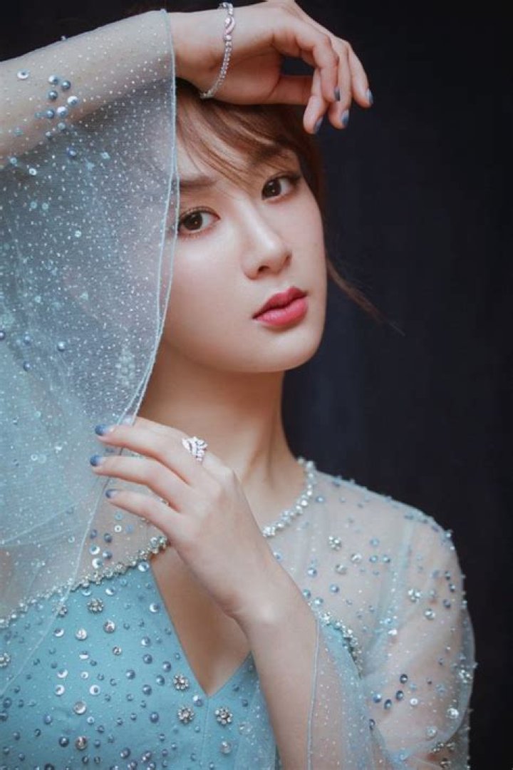 15 Most Attractive Chinese Actresses [Names With Photos]