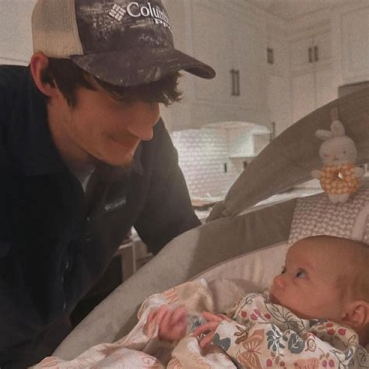 7 Little Johnstons Baby Leighton Enjoys First Christmas With The Family