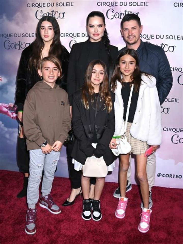 Adriana Lima Siblings Meet Sister Adrielle Lima And Brother