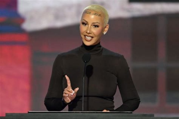 Amber Rose's romance with 21 Savage heats up, plus more news Gallery