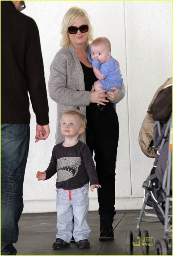 Amy Poehler Rocks Her Baby Bump (PHOTOS) HuffPost