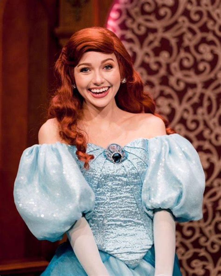 Ariel Demure Scrolller