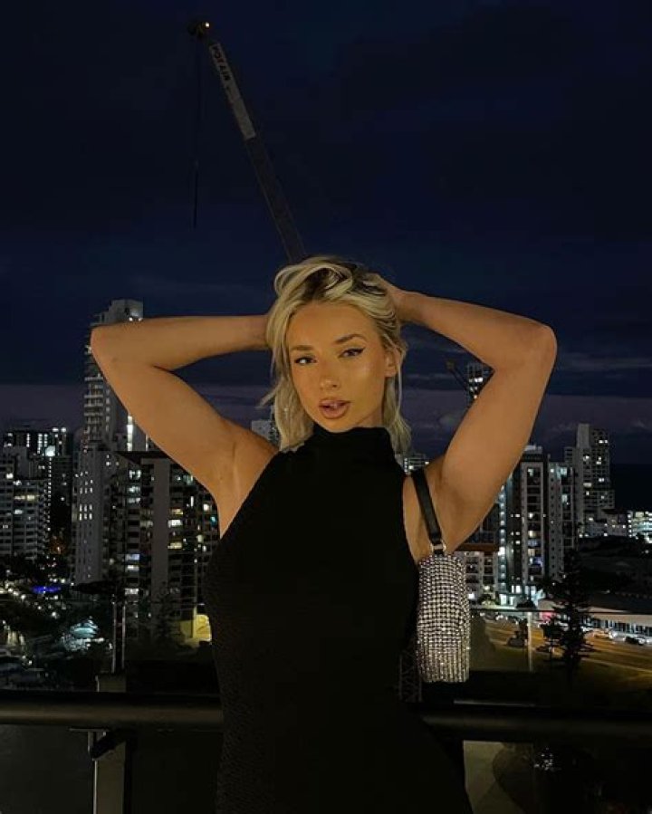 Avalon Nadfalusi (avalonnadfalusi) Nude OnlyFans Leaks (5 Photos) 