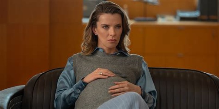 Betty Gilpin Says She'd Love to Do a GLOW Reboot POPSUGAR Celebrity
