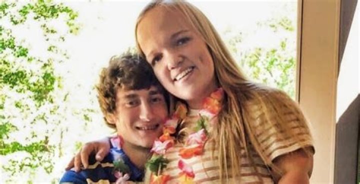 Breaks Silence Elizabeth Johnston & Brice Bolden 7 Little Johnstons