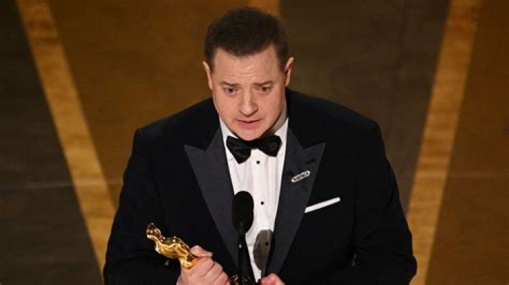 Brendan Fraser breaks down in tears after getting a 6minute standing