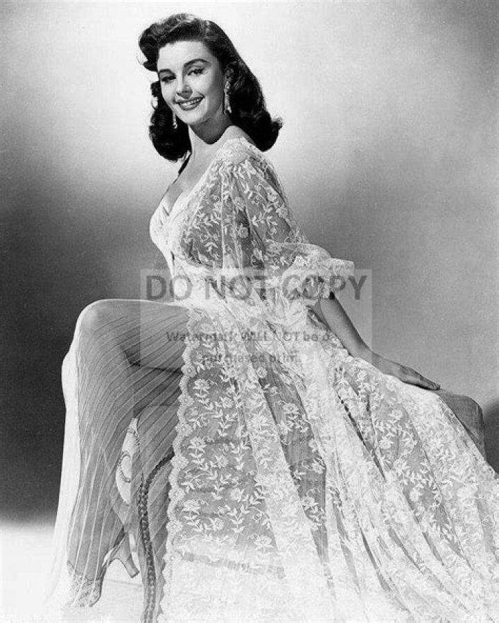 BRETT SOMERS autographed 8x10 photo RD33 BTG5488 Brett somers