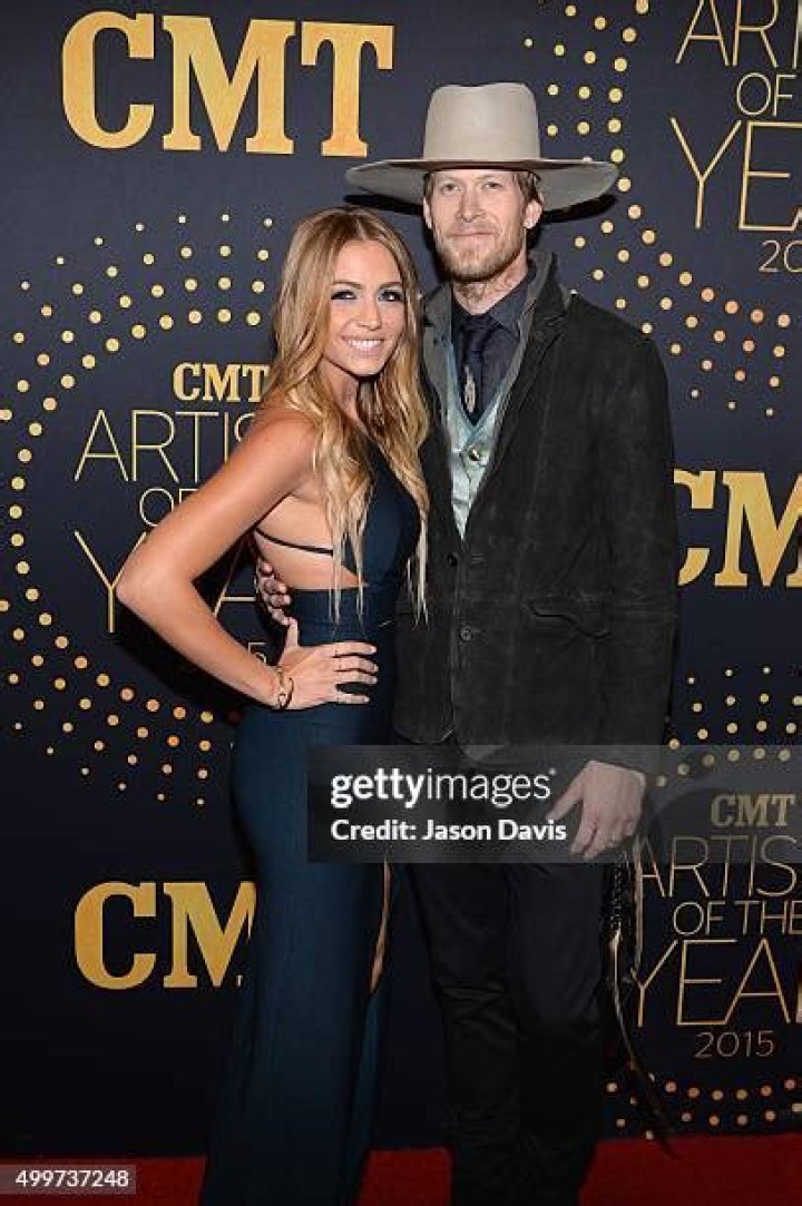 Brittney Marie Cole 2015 CMT Artists of the Year 02 GotCeleb