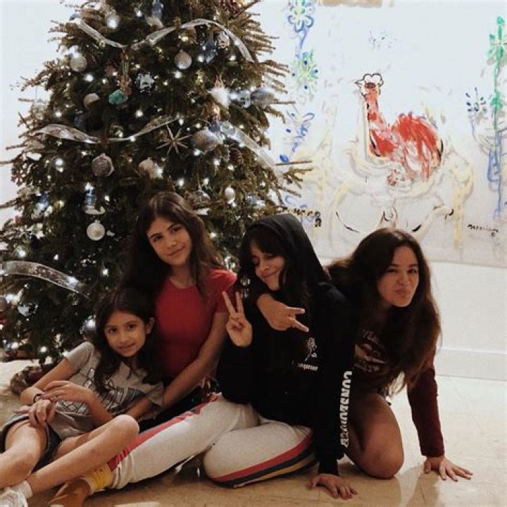 Camila with her family at the KCAs today! Camila cabello, Camila