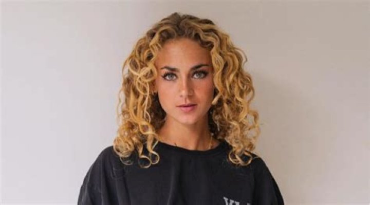 Claire Stone's Instagram, Twitter & Facebook on IDCrawl