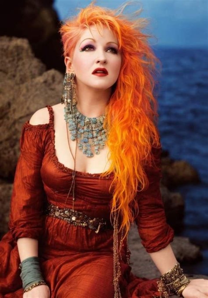 Cyndi Lauper Beautiful, Foton, Avel