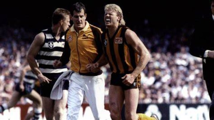 Dermott Brereton injury Former Hawks star’s horrifying back Xrays