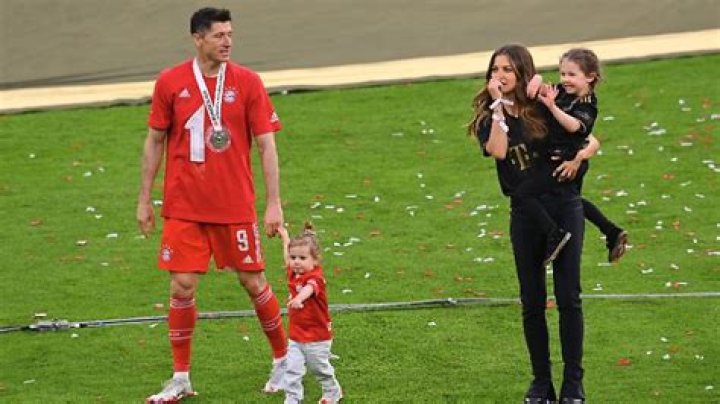 Deshalb ohne Familie in M&uuml;nchen Robert Lewandowski erh&auml;lt wohl