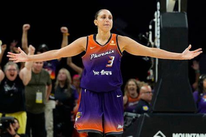 Diana Taurasi first WNBA player to score 10,000 career points