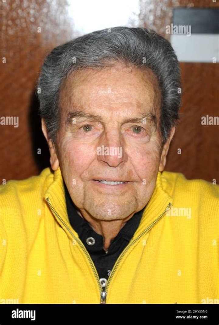 Did Mike Connors wear a Hairpiece?