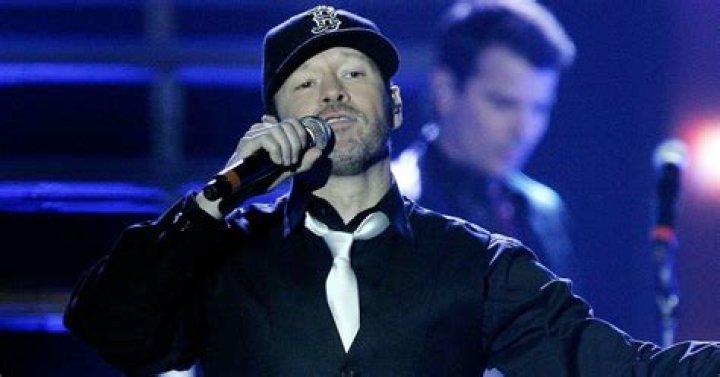 Donnie Wahlberg dishes out generous restaurant tip Guernsey Press