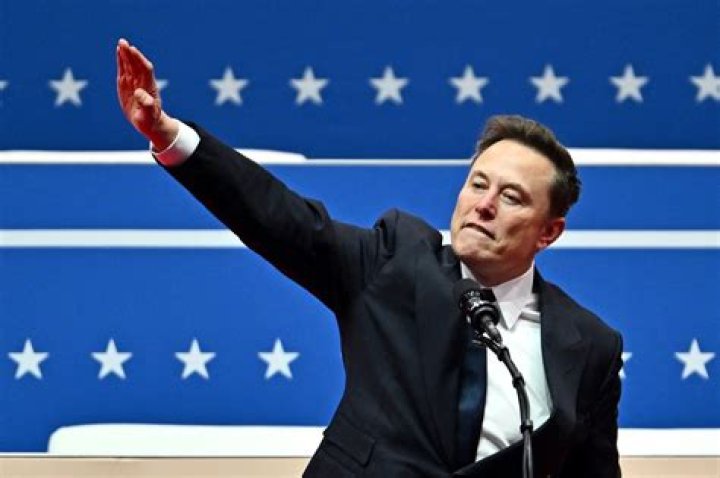 Elon Musk is out in these streets bragging about how Amber Heard made a