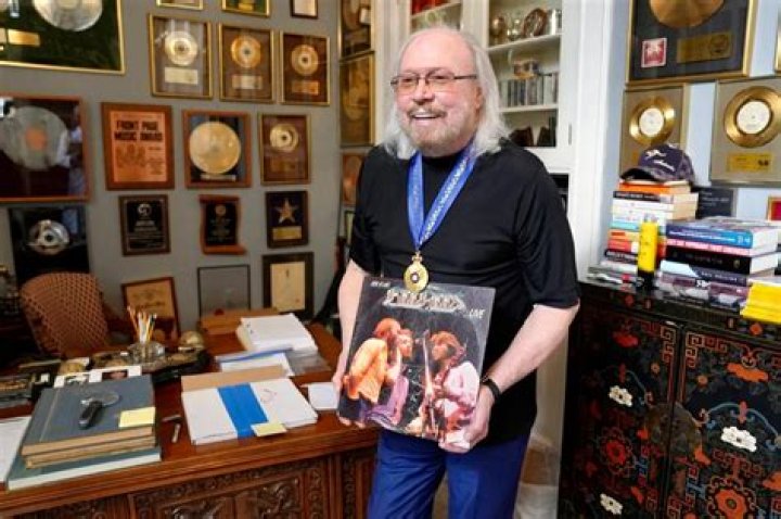 Etnia de Barry Gibb, &iquest;Cu&aacute;l es la etnia de Barry Gibb? High School of