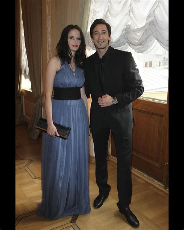Eva Green et Adrien Brody Un couple élégant et mystérieux qui cède à