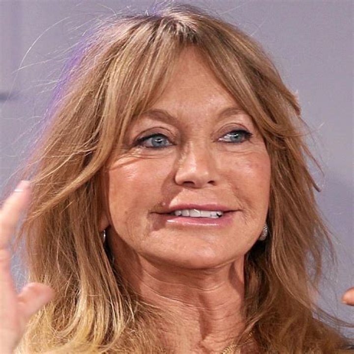 Goldie Hawn Bio, Net Worth, Married, Husband, Nationality, Age, Facts