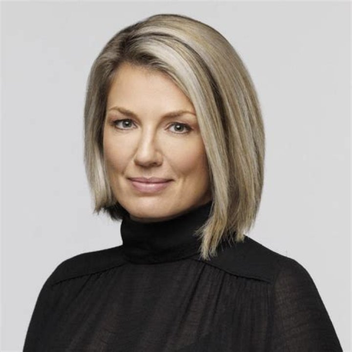 Holly Williams Bio, Age, CBS, BBC News, Height, Family, Parents