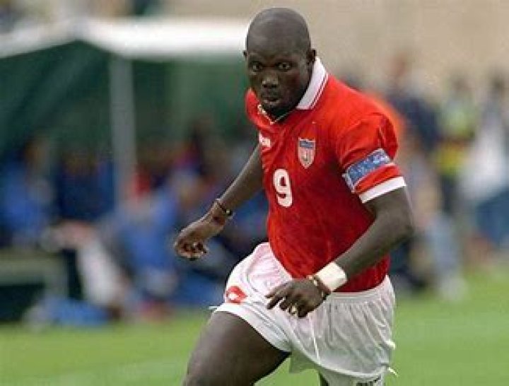 Is Timothy Weah related to Weah? USMNT star's dad, mother