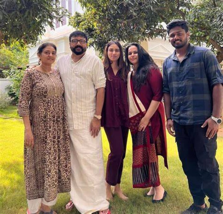 Jayaram & Family jayaram family familyselfie familyphotography