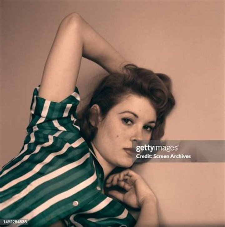 Jill St John studio portrait 24 Femmes Per Second