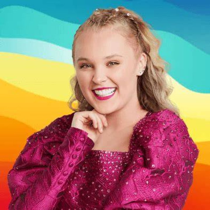 Jojo Siwa Biography 2023 Age, net worth, height, mom, hair cut