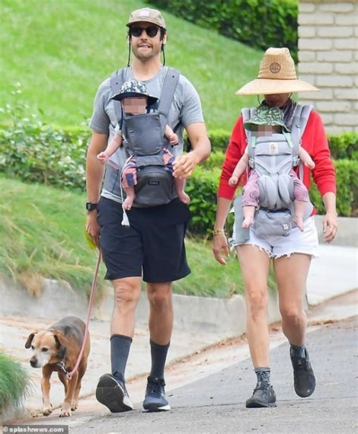 Kristen Wiig TWINS via surrogate ReadSector