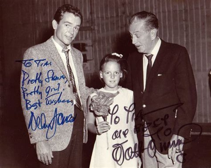 Mae Entwisle Official Site for Woman Crush Wednesday WCW