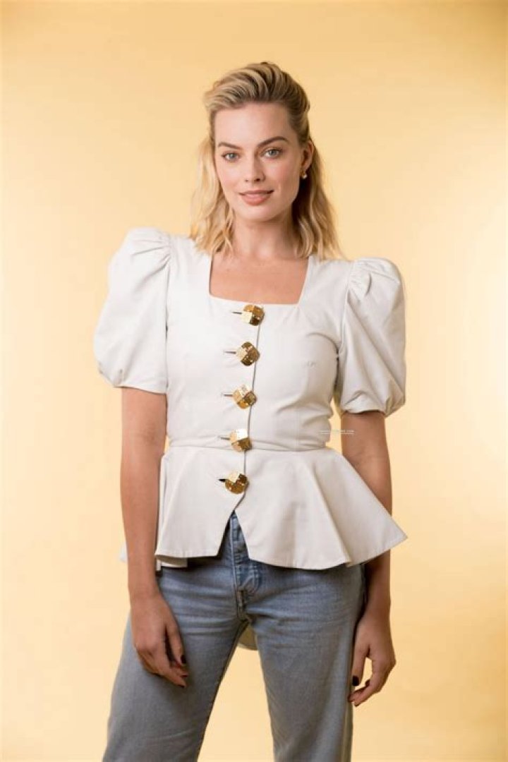 Margot Robbie Photoshoot for USA Today 2018 (More Photos) • CelebMafia