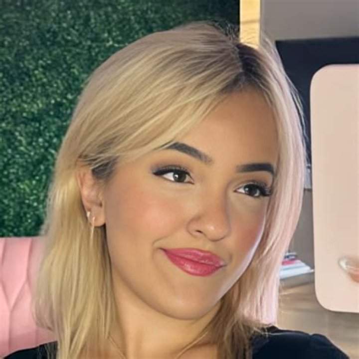 Meet Erika Calabrese Social Media Star, Influencer, Model