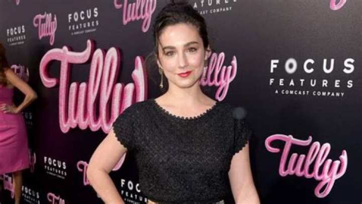 Molly Ephraim Single or Married? Check Her Net Worth, Age, IG, Bio