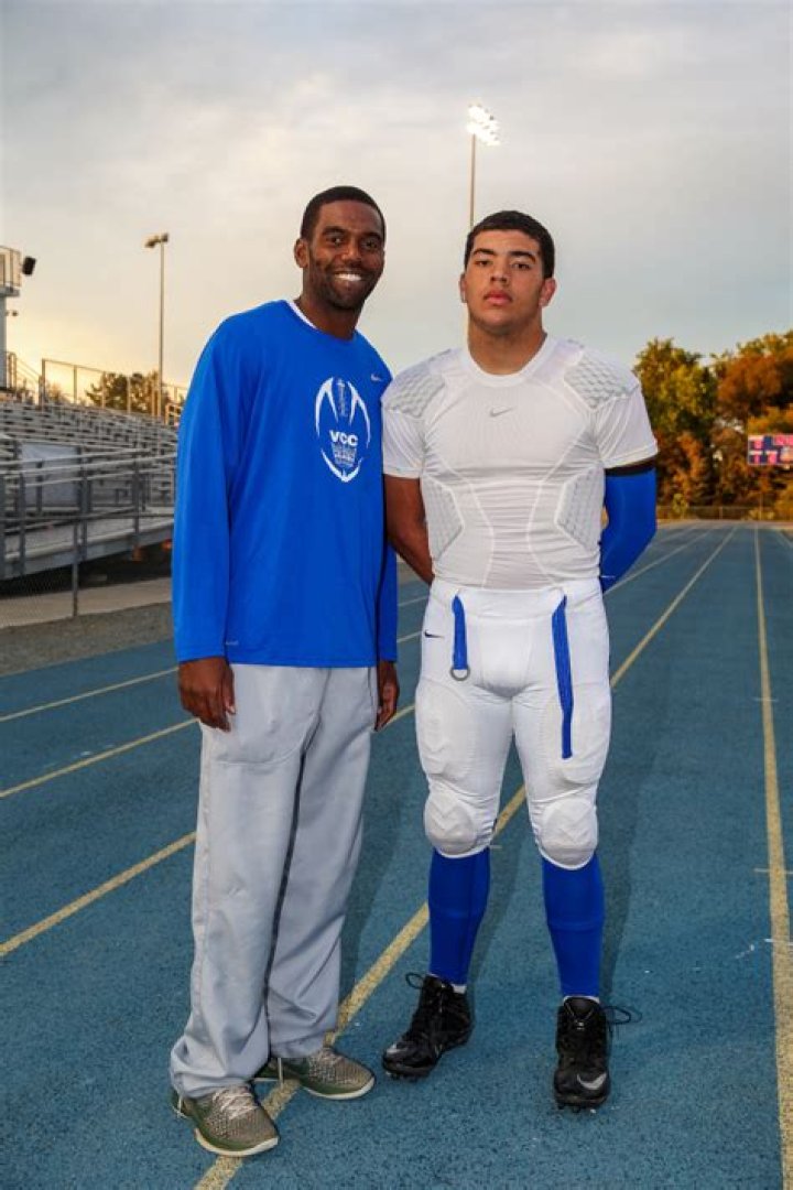NFL veteran Randy Moss returns to football in Charlotte