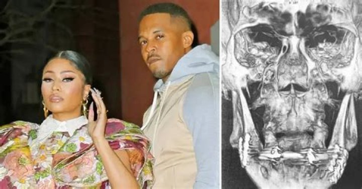 Nicki Minaj hurls security guard's phone across stage during