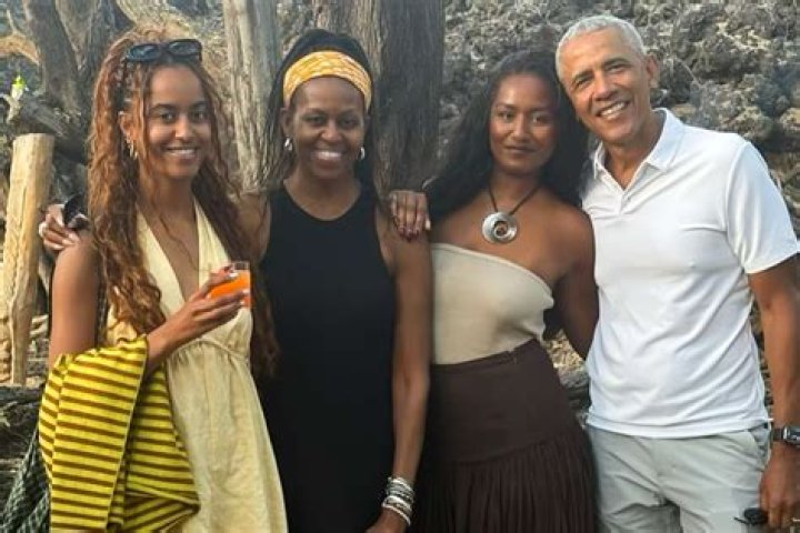 Obamas release old photographs of pregnant Michelle • Genesius Times