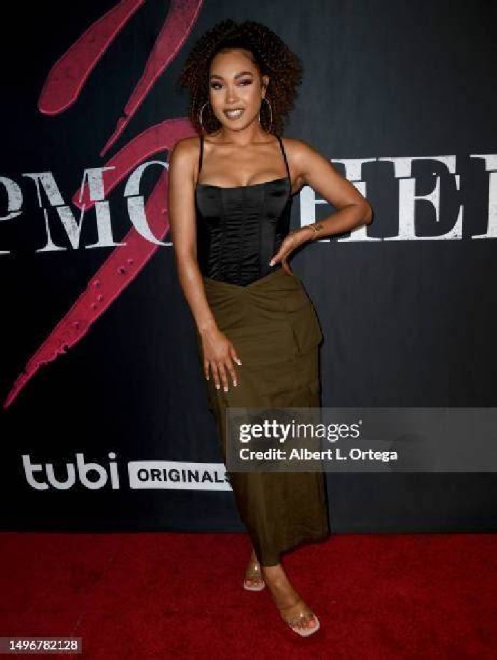 Parker McKenna Posey Profile Images — The Movie Database (TMDB)