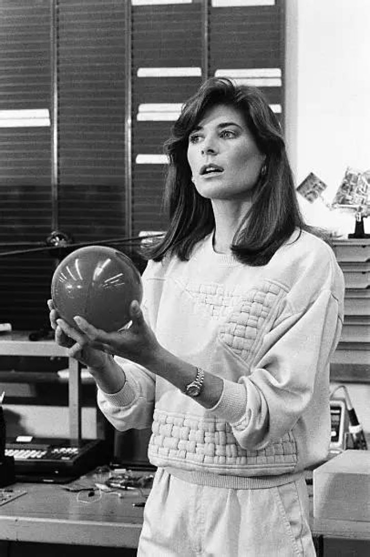 Patricia McPherson from the 80´s for V4