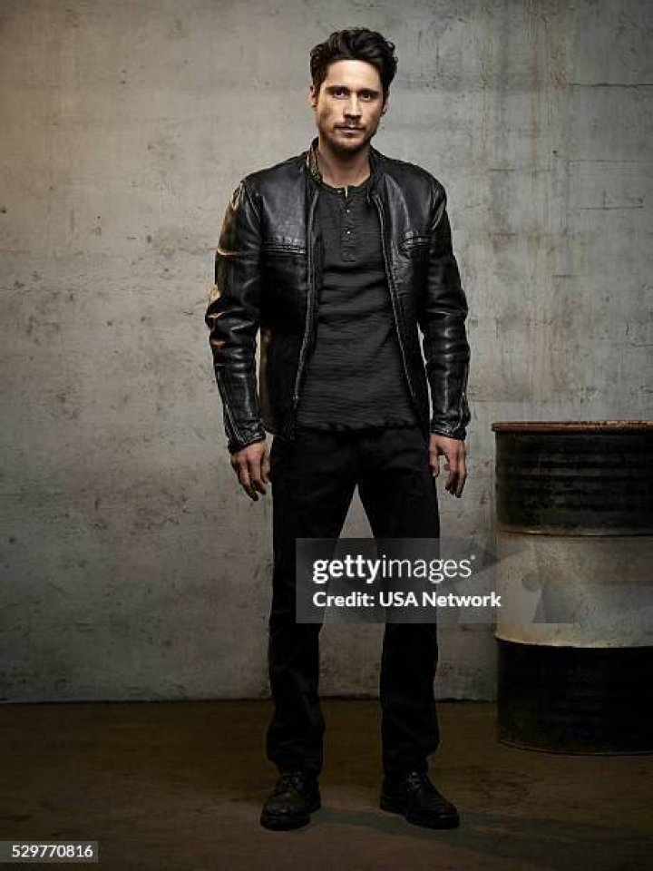 Peter Gadiot (James Valdez on Queen of the South) Bio wiki, wife, dating