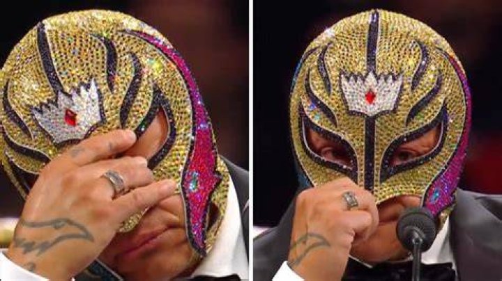 Photo Rey Mysterio Appears Unmasked With His Wife PWMania