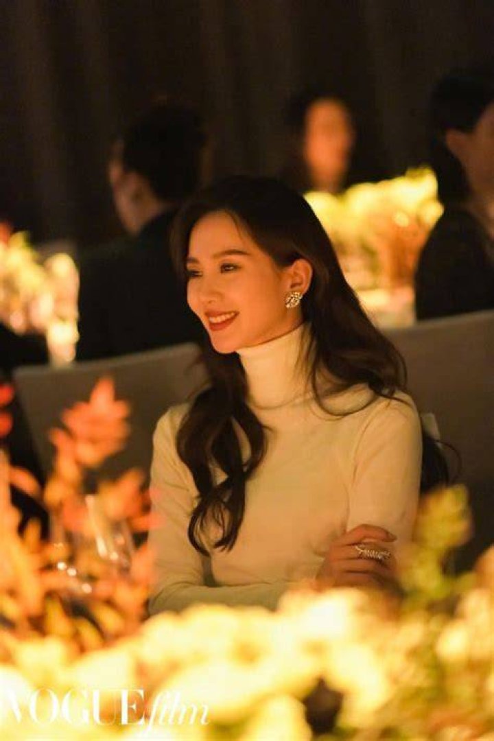 Pin auf Chinese Actresses