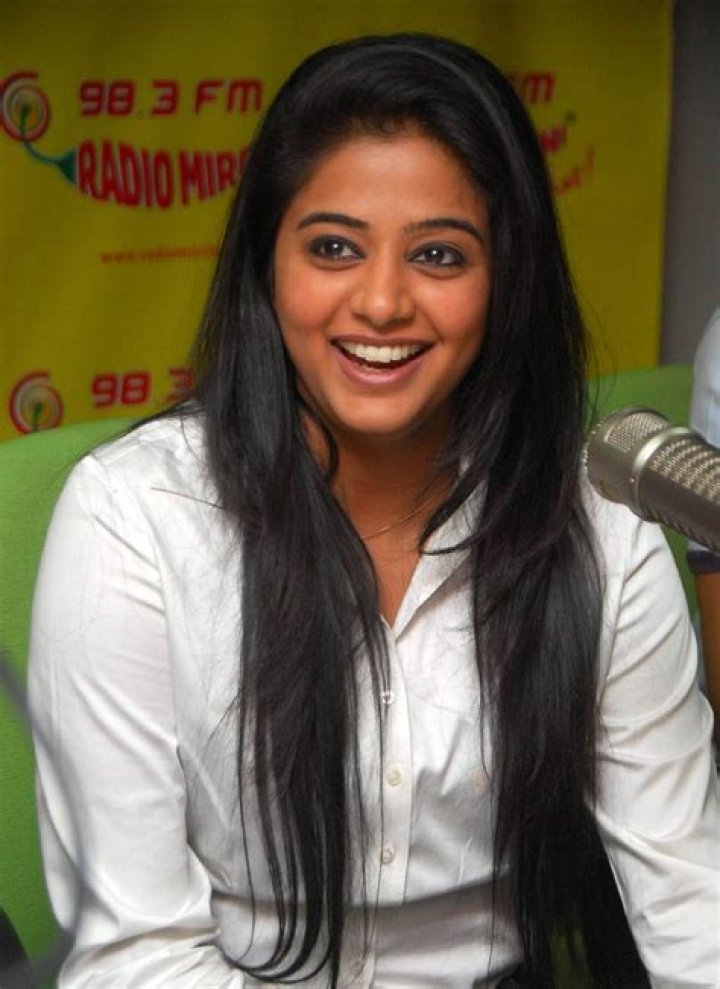 Priyamani high resolution pictures latest 2013 HIGH RESOLUTION PICTURES