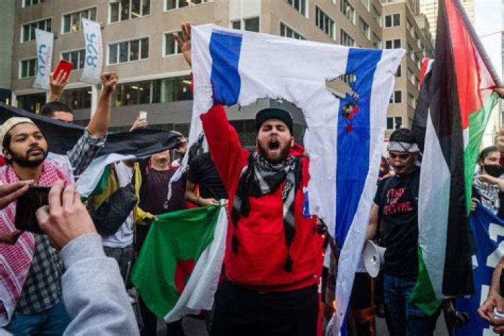 ProHamas Protesters Claim Jewish Star Jerry Seinfeld In