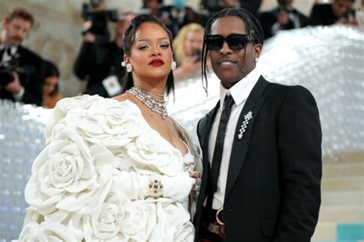 Rihanna y AAP Rocky nos presentan a su segundo bebé (y tenemos el