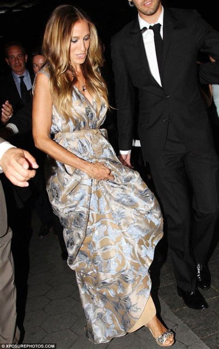 Sarah Jessica Parker puts on a flirty show alongside husband Matthew