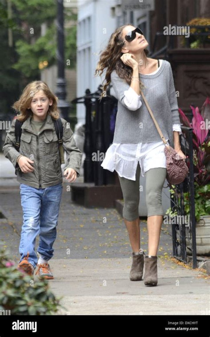 Sarah Jessica Parker takes her twins for a stroll in New York City