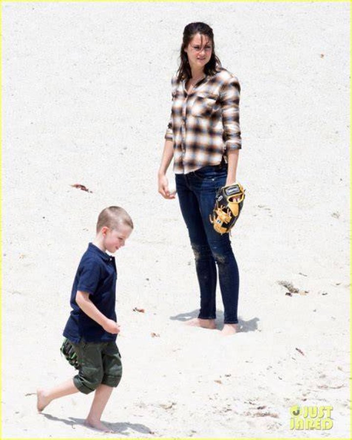 Shailene Woodley Plays Ball With OnScreen Son For 'Big Little Lies